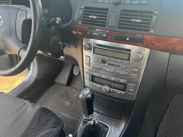 Серый Тойота Авенсис, объемом двигателя 2 л и пробегом 296 тыс. км за 6300 $, фото 8 на Automoto.ua