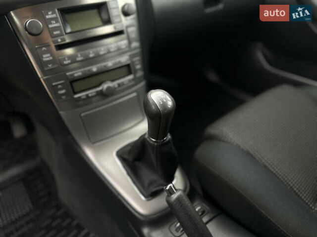 Серый Тойота Авенсис, объемом двигателя 1.8 л и пробегом 219 тыс. км за 6700 $, фото 29 на Automoto.ua