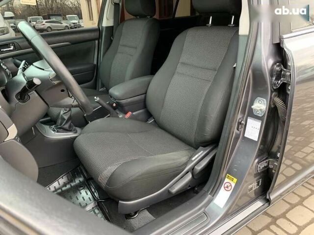 Серый Тойота Авенсис, объемом двигателя 2.2 л и пробегом 272 тыс. км за 4000 $, фото 24 на Automoto.ua