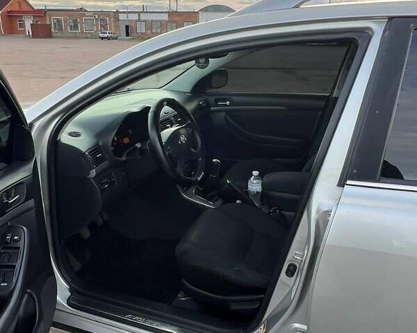 Серый Тойота Авенсис, объемом двигателя 1.79 л и пробегом 181 тыс. км за 6200 $, фото 31 на Automoto.ua