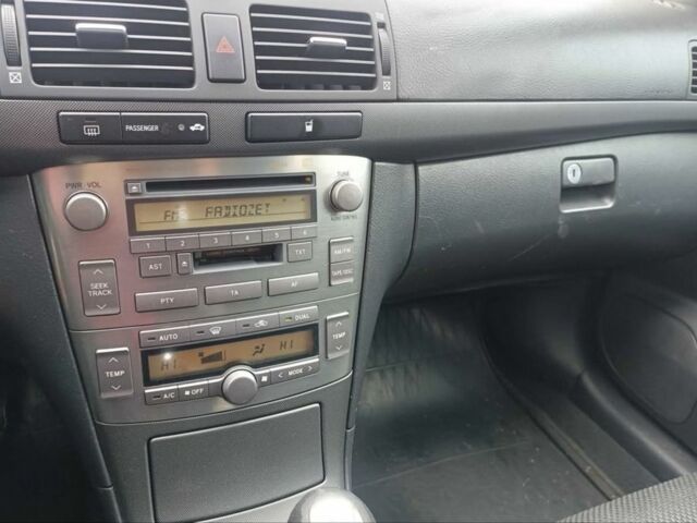 Серый Тойота Авенсис, объемом двигателя 2 л и пробегом 303 тыс. км за 2300 $, фото 8 на Automoto.ua