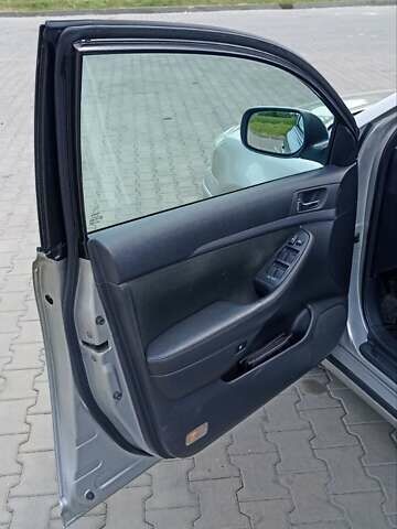 Серый Тойота Авенсис, объемом двигателя 2.2 л и пробегом 192 тыс. км за 7500 $, фото 8 на Automoto.ua