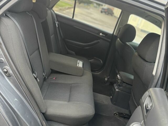 Сірий Тойота Авенсіс, об'ємом двигуна 2 л та пробігом 250 тис. км за 3250 $, фото 19 на Automoto.ua