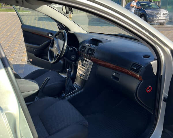 Сірий Тойота Авенсіс, об'ємом двигуна 1.8 л та пробігом 265 тис. км за 5999 $, фото 15 на Automoto.ua