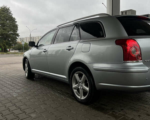 Серый Тойота Авенсис, объемом двигателя 2.2 л и пробегом 201 тыс. км за 7250 $, фото 3 на Automoto.ua