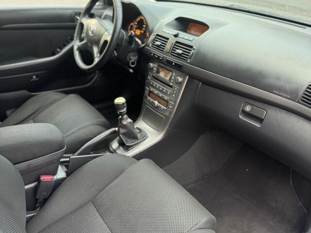 Сірий Тойота Авенсіс, об'ємом двигуна 2 л та пробігом 250 тис. км за 3250 $, фото 17 на Automoto.ua