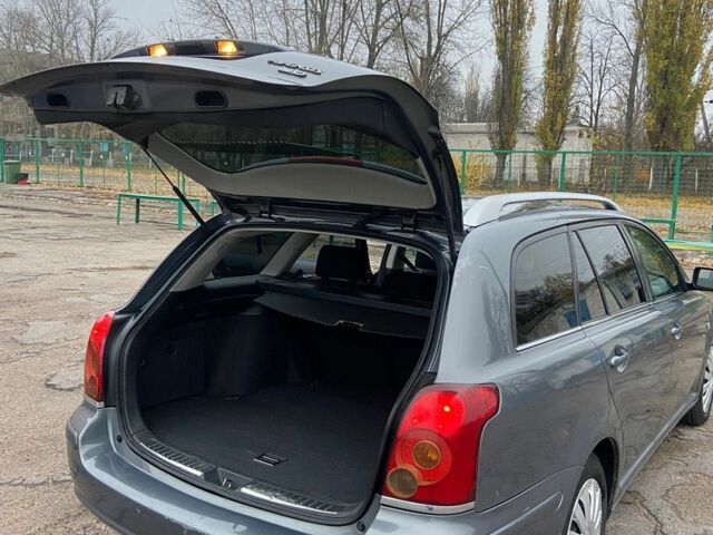 Серый Тойота Авенсис, объемом двигателя 2 л и пробегом 300 тыс. км за 3100 $, фото 4 на Automoto.ua