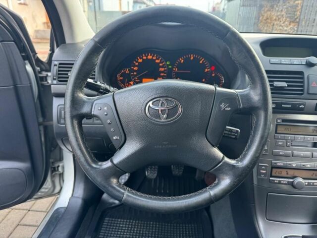 Сірий Тойота Авенсіс, об'ємом двигуна 2 л та пробігом 310 тис. км за 2750 $, фото 4 на Automoto.ua