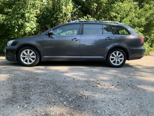 Серый Тойота Авенсис, объемом двигателя 2 л и пробегом 382 тыс. км за 6700 $, фото 1 на Automoto.ua