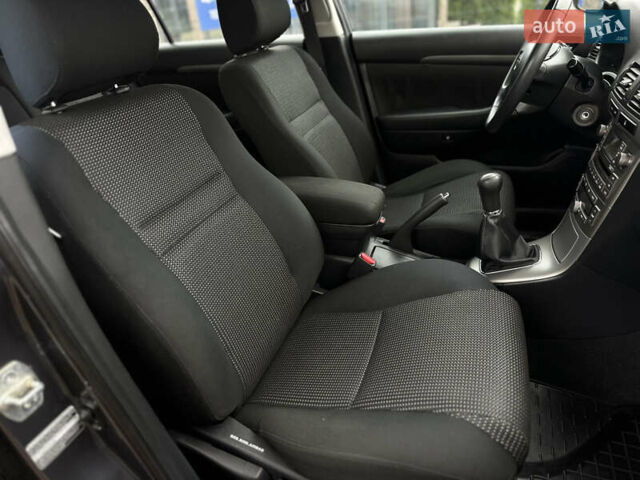 Серый Тойота Авенсис, объемом двигателя 1.8 л и пробегом 219 тыс. км за 6700 $, фото 43 на Automoto.ua