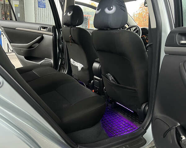 Серый Тойота Авенсис, объемом двигателя 2.2 л и пробегом 201 тыс. км за 7250 $, фото 10 на Automoto.ua