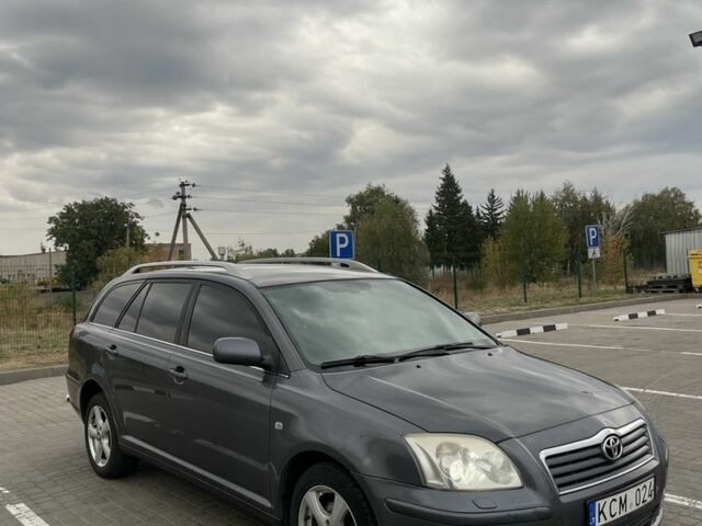 Серый Тойота Авенсис, объемом двигателя 2.2 л и пробегом 300 тыс. км за 3099 $, фото 2 на Automoto.ua
