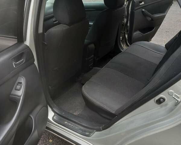 Серый Тойота Авенсис, объемом двигателя 2.2 л и пробегом 229 тыс. км за 5800 $, фото 10 на Automoto.ua