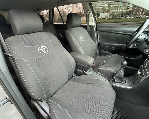Серый Тойота Авенсис, объемом двигателя 2.23 л и пробегом 231 тыс. км за 6600 $, фото 29 на Automoto.ua