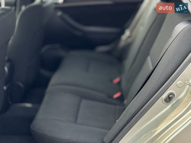 Серый Тойота Авенсис, объемом двигателя 2 л и пробегом 229 тыс. км за 6300 $, фото 33 на Automoto.ua