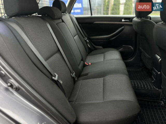 Серый Тойота Авенсис, объемом двигателя 1.8 л и пробегом 219 тыс. км за 6700 $, фото 39 на Automoto.ua