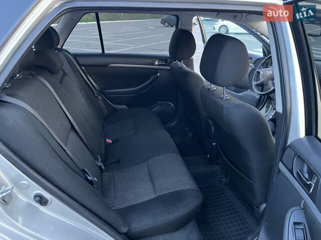 Серый Тойота Авенсис, объемом двигателя 2.2 л и пробегом 299 тыс. км за 7200 $, фото 20 на Automoto.ua