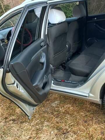 Серый Тойота Авенсис, объемом двигателя 2.23 л и пробегом 298 тыс. км за 6500 $, фото 18 на Automoto.ua