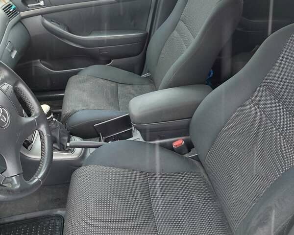 Серый Тойота Авенсис, объемом двигателя 2 л и пробегом 259 тыс. км за 4799 $, фото 5 на Automoto.ua