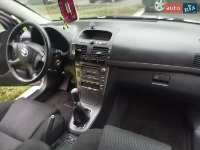 Серый Тойота Авенсис, объемом двигателя 1.8 л и пробегом 280 тыс. км за 7000 $, фото 2 на Automoto.ua