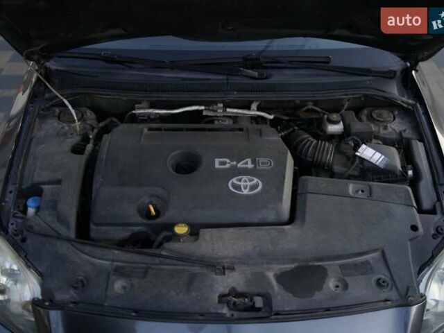 Серый Тойота Авенсис, объемом двигателя 2 л и пробегом 259 тыс. км за 4799 $, фото 3 на Automoto.ua