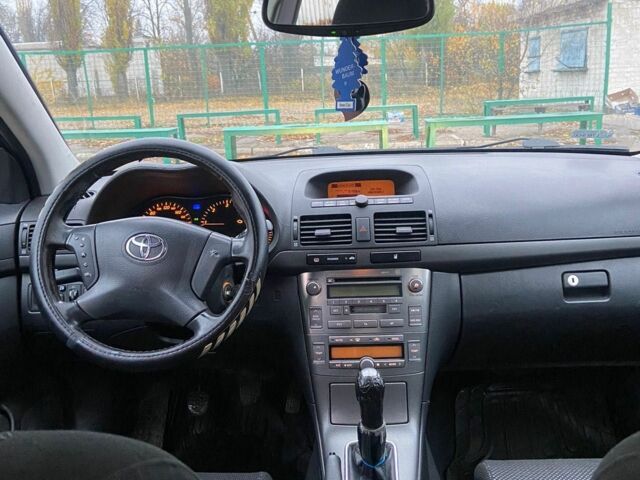 Серый Тойота Авенсис, объемом двигателя 2 л и пробегом 300 тыс. км за 3100 $, фото 5 на Automoto.ua