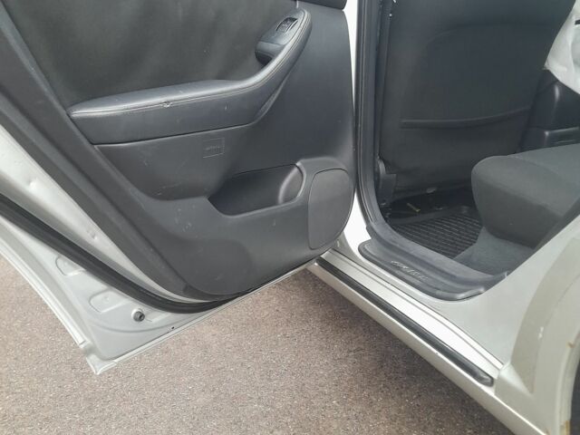 Серый Тойота Авенсис, объемом двигателя 2 л и пробегом 300 тыс. км за 2550 $, фото 8 на Automoto.ua