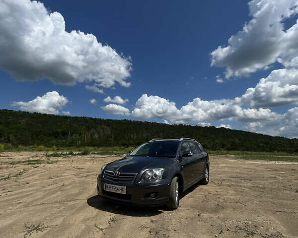 Серый Тойота Авенсис, объемом двигателя 2.2 л и пробегом 306 тыс. км за 6450 $, фото 2 на Automoto.ua