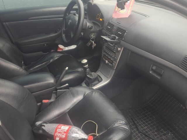 Серый Тойота Авенсис, объемом двигателя 2.2 л и пробегом 340 тыс. км за 2900 $, фото 2 на Automoto.ua