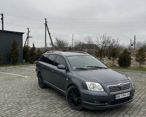 Сірий Тойота Авенсіс, об'ємом двигуна 2.2 л та пробігом 302 тис. км за 5850 $, фото 1 на Automoto.ua