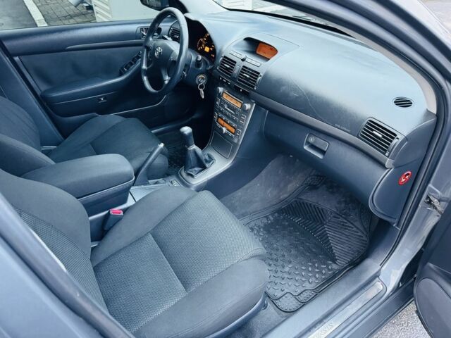 Серый Тойота Авенсис, объемом двигателя 2 л и пробегом 231 тыс. км за 2950 $, фото 7 на Automoto.ua