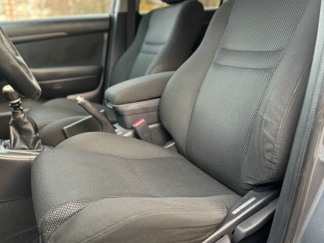 Сірий Тойота Авенсіс, об'ємом двигуна 2 л та пробігом 250 тис. км за 3250 $, фото 11 на Automoto.ua