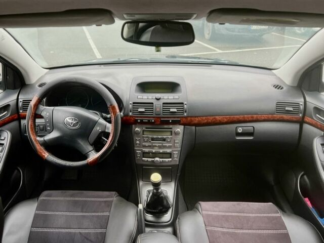 Серый Тойота Авенсис, объемом двигателя 2.2 л и пробегом 411 тыс. км за 5800 $, фото 4 на Automoto.ua