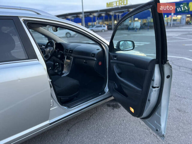 Серый Тойота Авенсис, объемом двигателя 2.2 л и пробегом 299 тыс. км за 7200 $, фото 18 на Automoto.ua