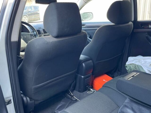 Серый Тойота Авенсис, объемом двигателя 2.2 л и пробегом 278 тыс. км за 4000 $, фото 7 на Automoto.ua