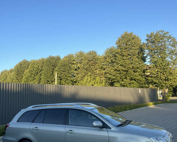 Сірий Тойота Авенсіс, об'ємом двигуна 1.8 л та пробігом 265 тис. км за 5999 $, фото 1 на Automoto.ua