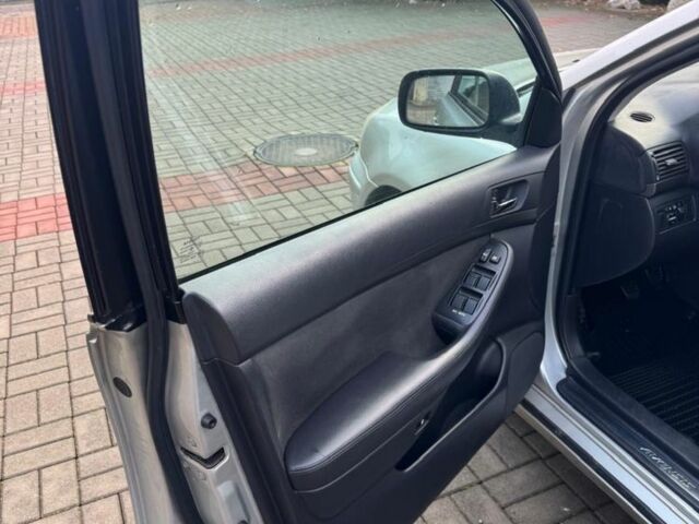 Сірий Тойота Авенсіс, об'ємом двигуна 2 л та пробігом 310 тис. км за 2750 $, фото 9 на Automoto.ua