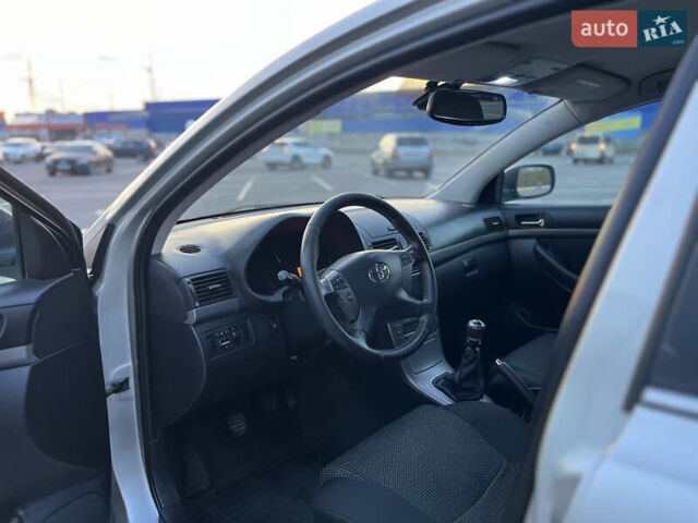 Серый Тойота Авенсис, объемом двигателя 2.2 л и пробегом 299 тыс. км за 7200 $, фото 16 на Automoto.ua