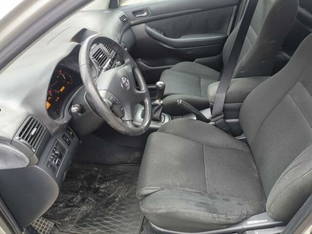 Серый Тойота Авенсис, объемом двигателя 2 л и пробегом 303 тыс. км за 2300 $, фото 7 на Automoto.ua