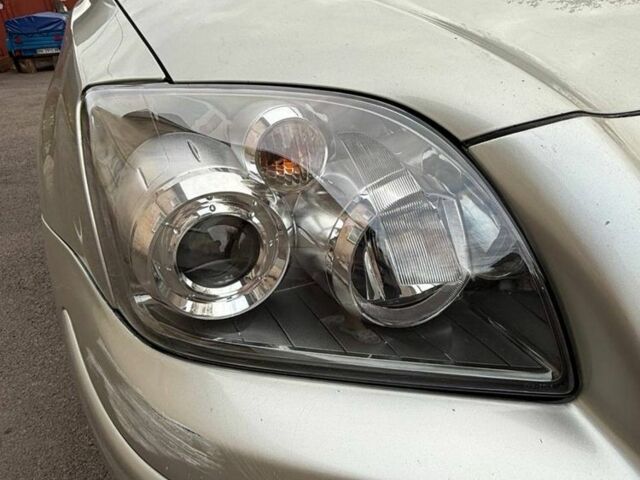 Серый Тойота Авенсис, объемом двигателя 2.2 л и пробегом 460 тыс. км за 5700 $, фото 7 на Automoto.ua