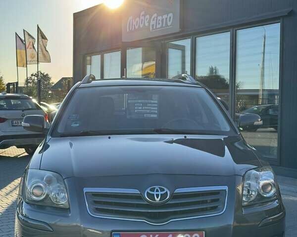 Серый Тойота Авенсис, объемом двигателя 1.8 л и пробегом 207 тыс. км за 7700 $, фото 1 на Automoto.ua