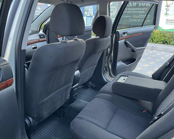 Сірий Тойота Авенсіс, об'ємом двигуна 1.8 л та пробігом 265 тис. км за 5999 $, фото 25 на Automoto.ua