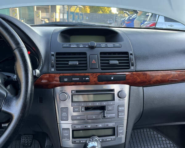 Сірий Тойота Авенсіс, об'ємом двигуна 1.8 л та пробігом 265 тис. км за 5999 $, фото 26 на Automoto.ua