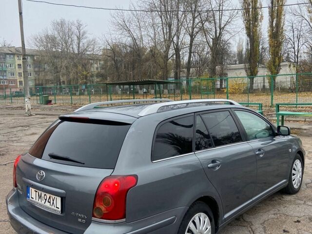 Серый Тойота Авенсис, объемом двигателя 2 л и пробегом 300 тыс. км за 3100 $, фото 3 на Automoto.ua