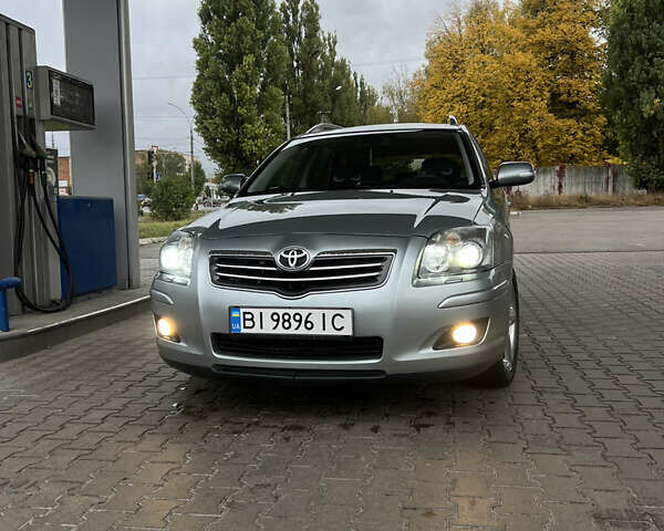 Серый Тойота Авенсис, объемом двигателя 2.2 л и пробегом 201 тыс. км за 7250 $, фото 1 на Automoto.ua