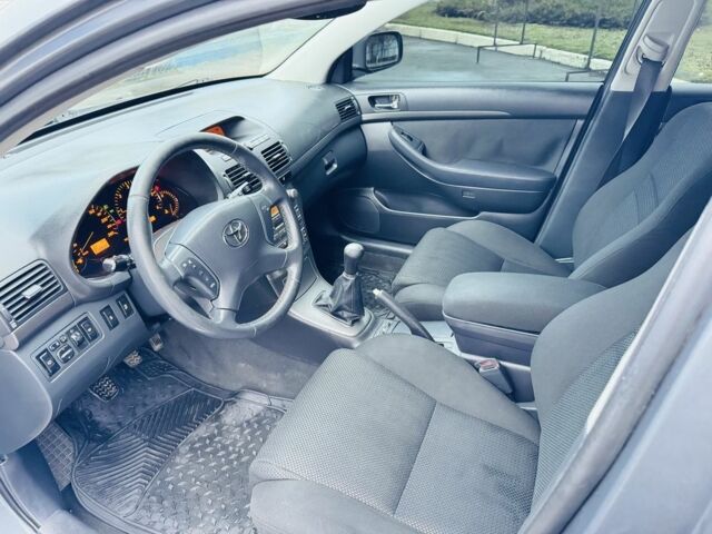 Серый Тойота Авенсис, объемом двигателя 2 л и пробегом 231 тыс. км за 2950 $, фото 8 на Automoto.ua