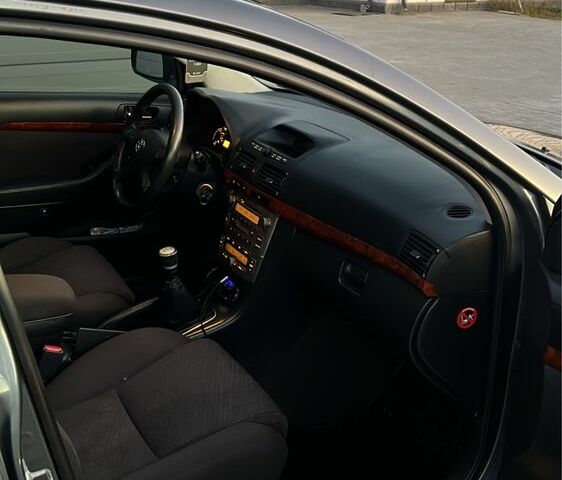 Серый Тойота Авенсис, объемом двигателя 2.2 л и пробегом 280 тыс. км за 2800 $, фото 7 на Automoto.ua