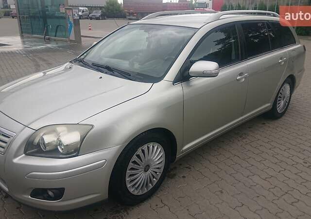 Серый Тойота Авенсис, объемом двигателя 1.79 л и пробегом 190 тыс. км за 6000 $, фото 1 на Automoto.ua