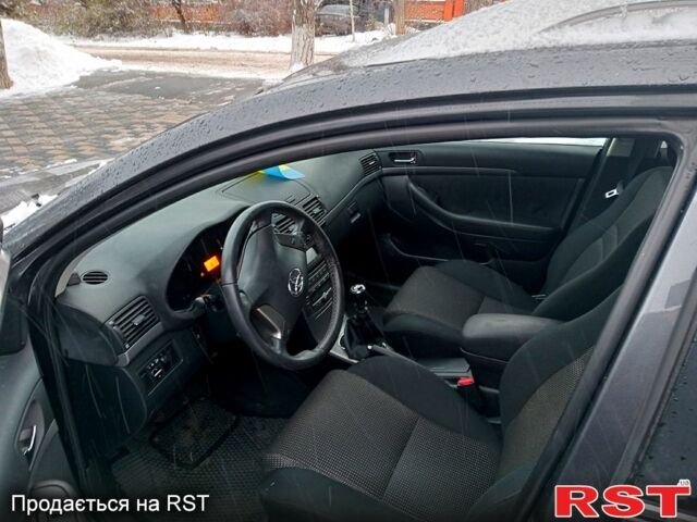 Серый Тойота Авенсис, объемом двигателя 2.2 л и пробегом 210 тыс. км за 7500 $, фото 6 на Automoto.ua