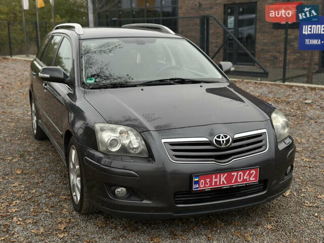 Серый Тойота Авенсис, объемом двигателя 1.8 л и пробегом 219 тыс. км за 6700 $, фото 1 на Automoto.ua